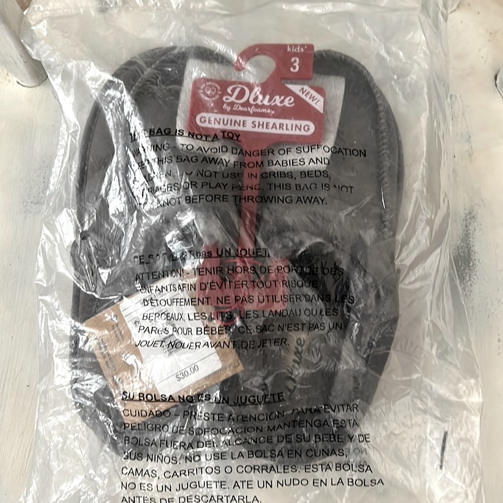 Dluxe by Dearfoams kids size 3. Gray. NWT. New in unopened bag. Target